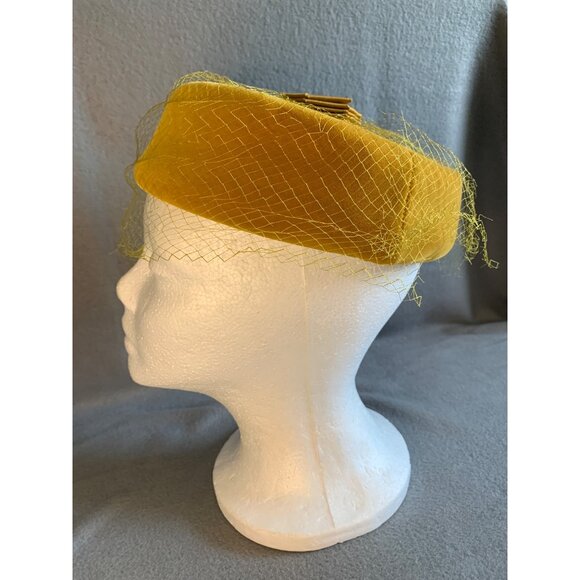 Ladies Gold Velvet Hat with Netting Vintage - Picture 3 of 9
